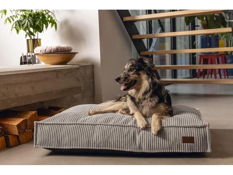 Designed by Lotte Hunde-Bett Ribbed Hellgrau 120x80x15cm 4 Designed by Lotte Hunde-Bett Ribbed Hellgrau 120x80x15cm – Bild 4